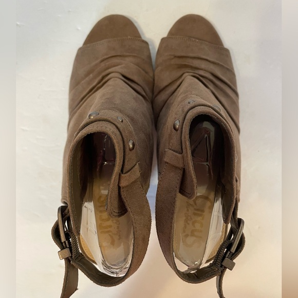 Circus By Sam Edelman Crunched Faux Suede Peep Toe Block Heel Booties Size 9 1/2 - Picture 9 of 10